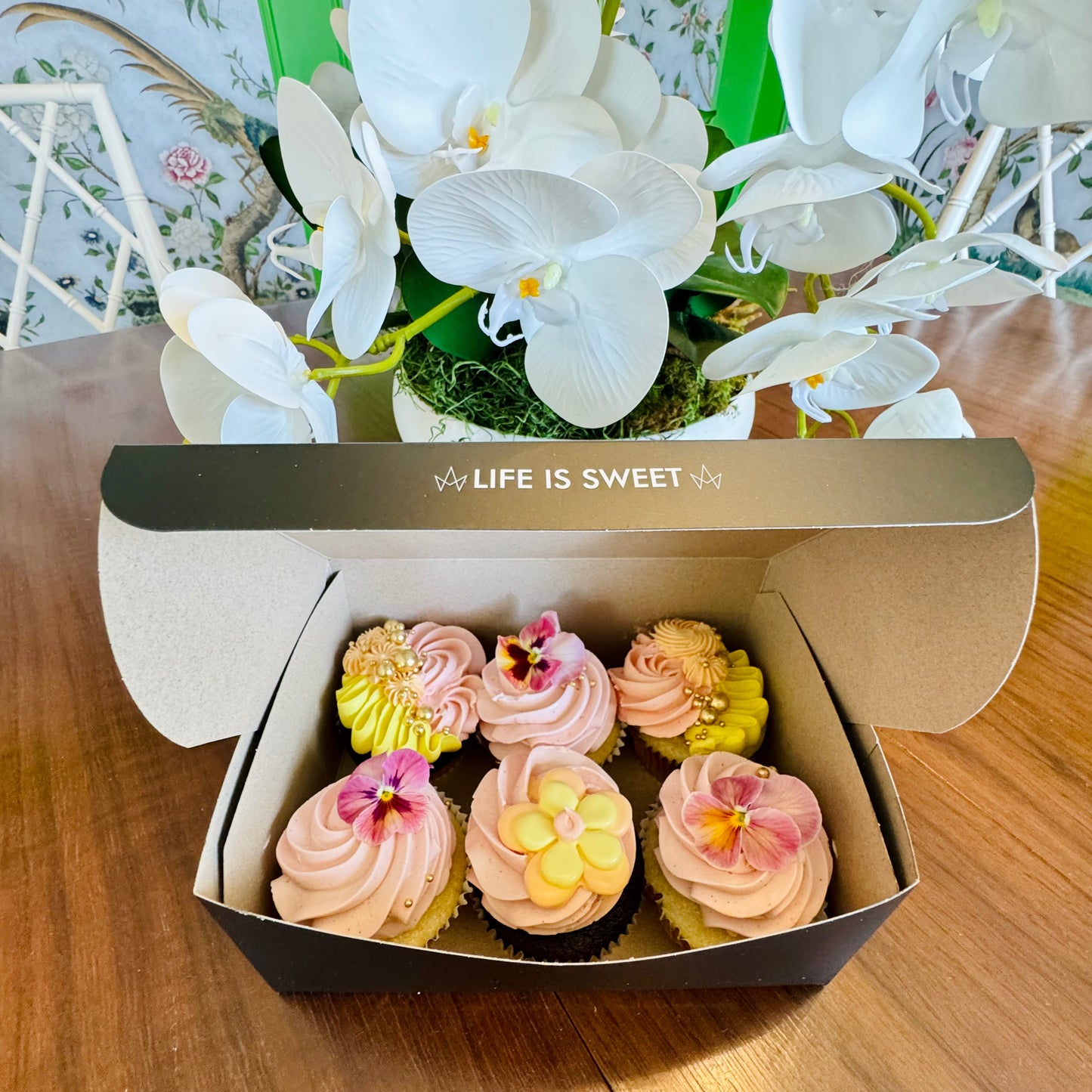 Modern Mother's Day Cupcakes