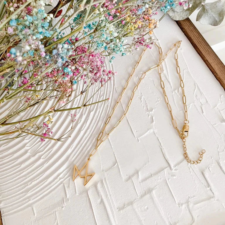 Queen City Cakes Necklace & Pendant Set