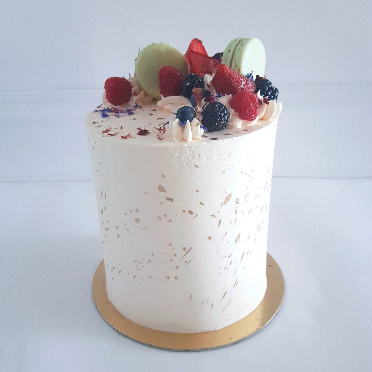 Fresh Wonderland Cake