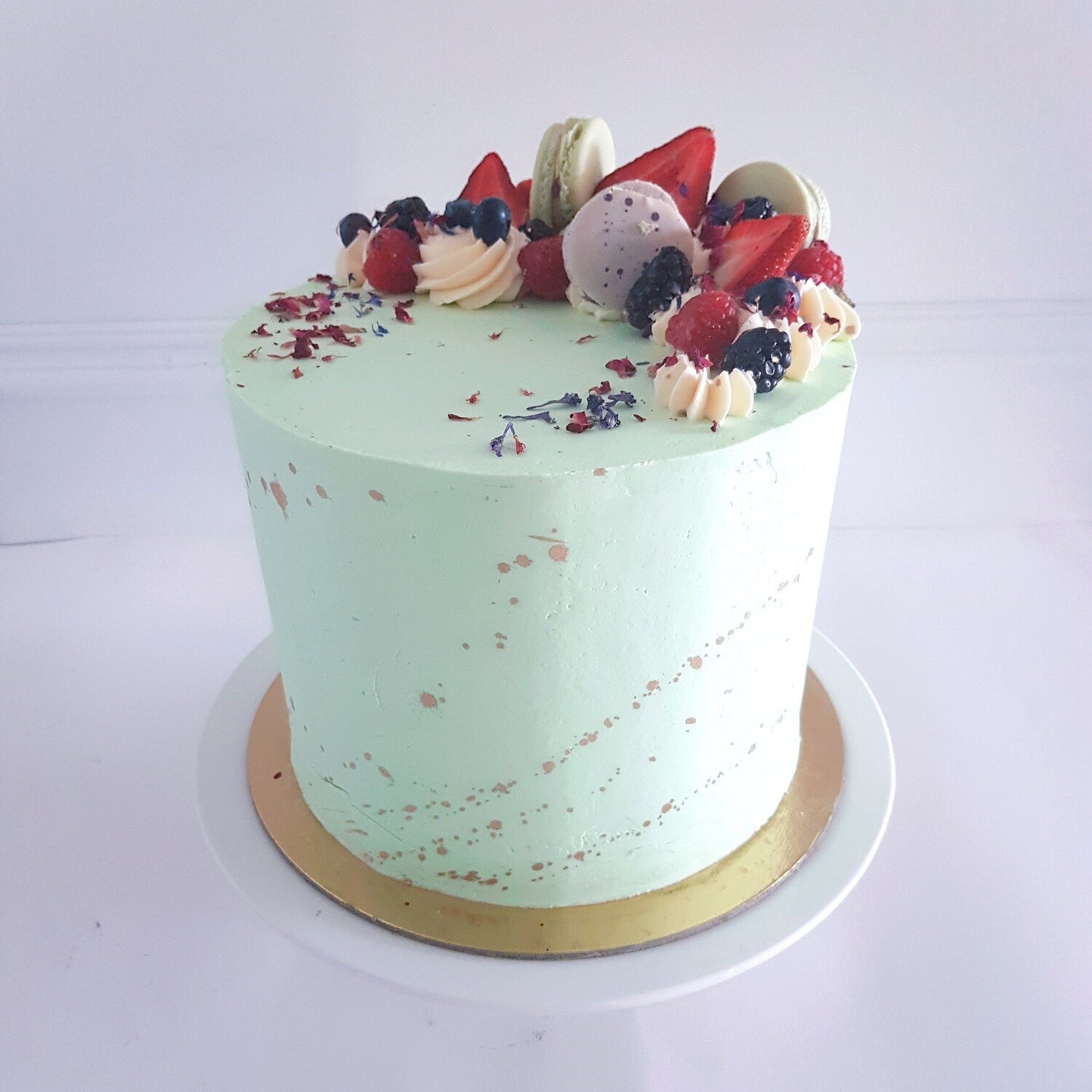 Fresh Wonderland Cake