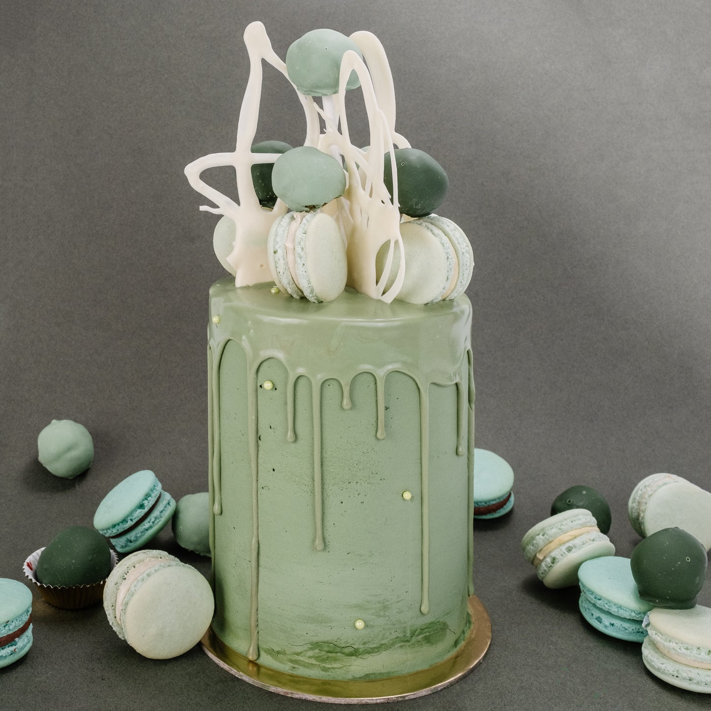 Monochromatica Cakes