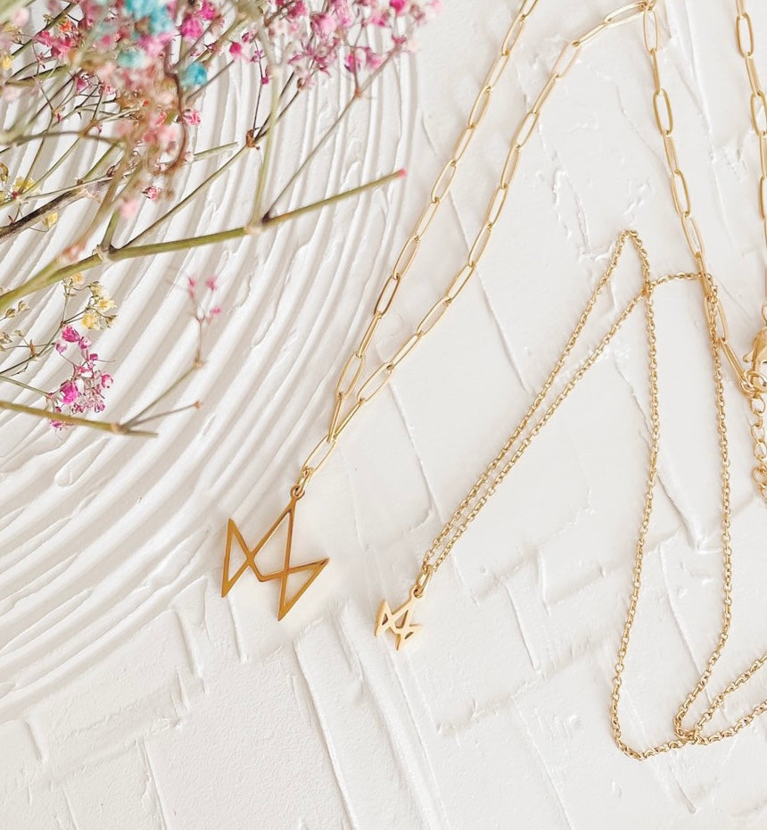 Queen City Cakes Necklace & Pendant Set
