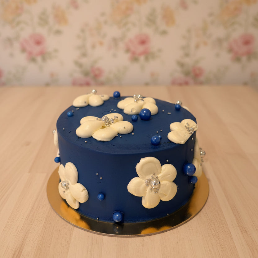 Delicate Daisy Cake